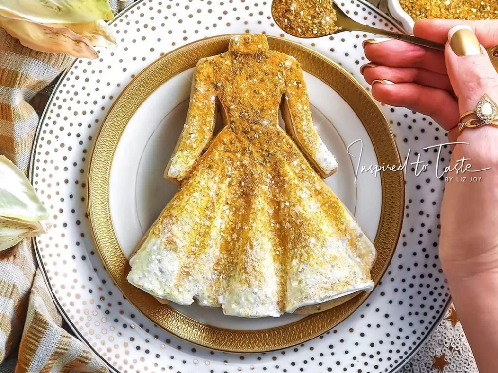 Cookies berbentuk gaun kreasi Liz Joy. (Instagram/inspiredtotaste)