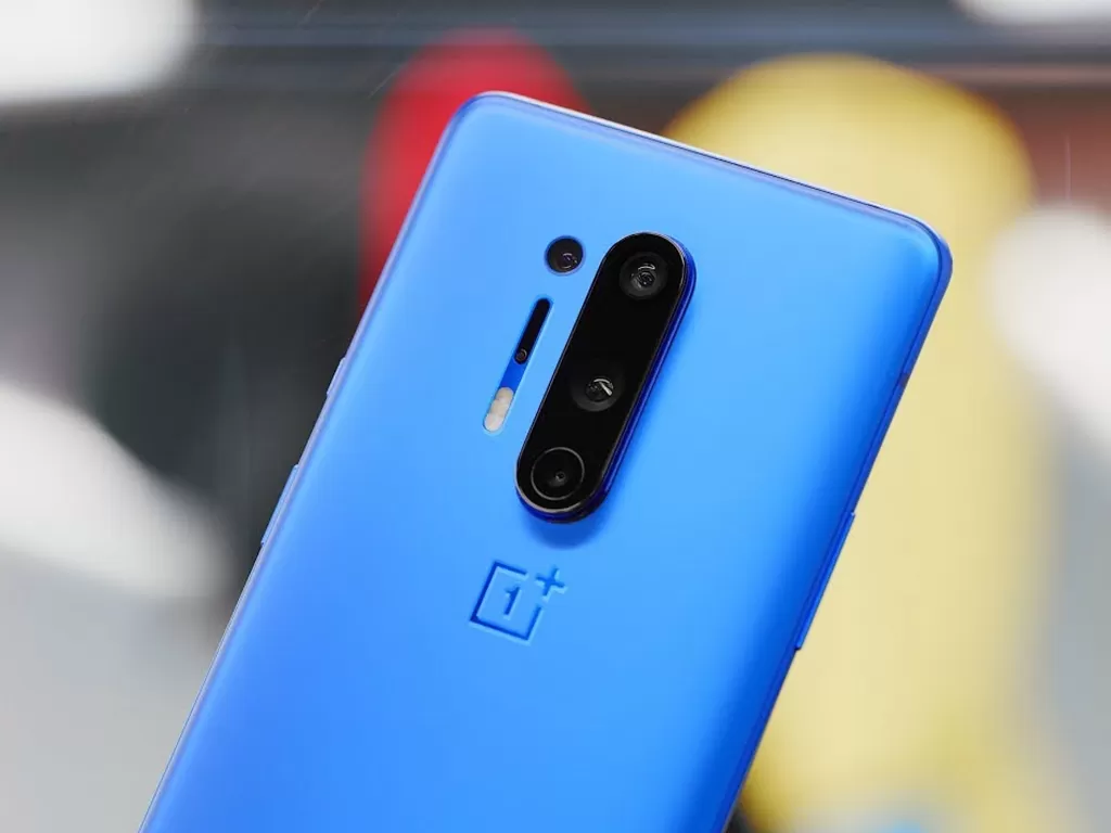 Smartphone OnePlus 8 Pro (photo/YouTube/Marques Brownlee)