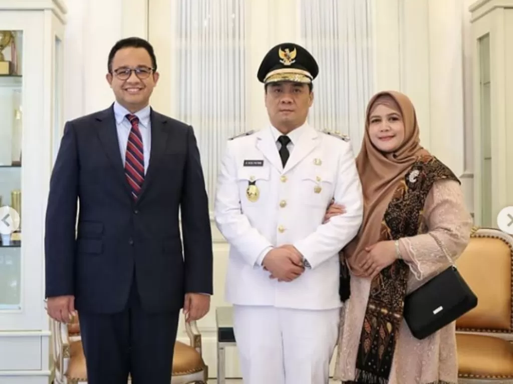 Gubernur DKI Jakarta Anies Baswedan bersama wakilnya Riza Patria beserta istri (Instagram/@aniesbaswedan)