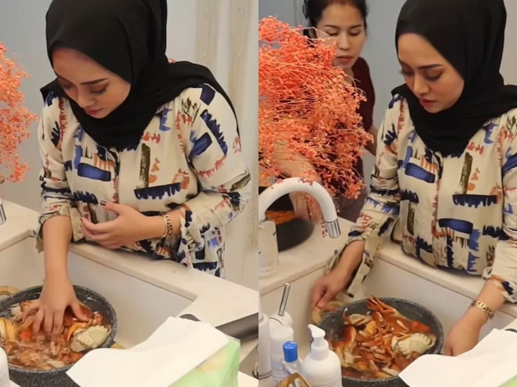Rachel Vennya saat membersihkan kepiting dengan air mineral mahal (Screenshot)