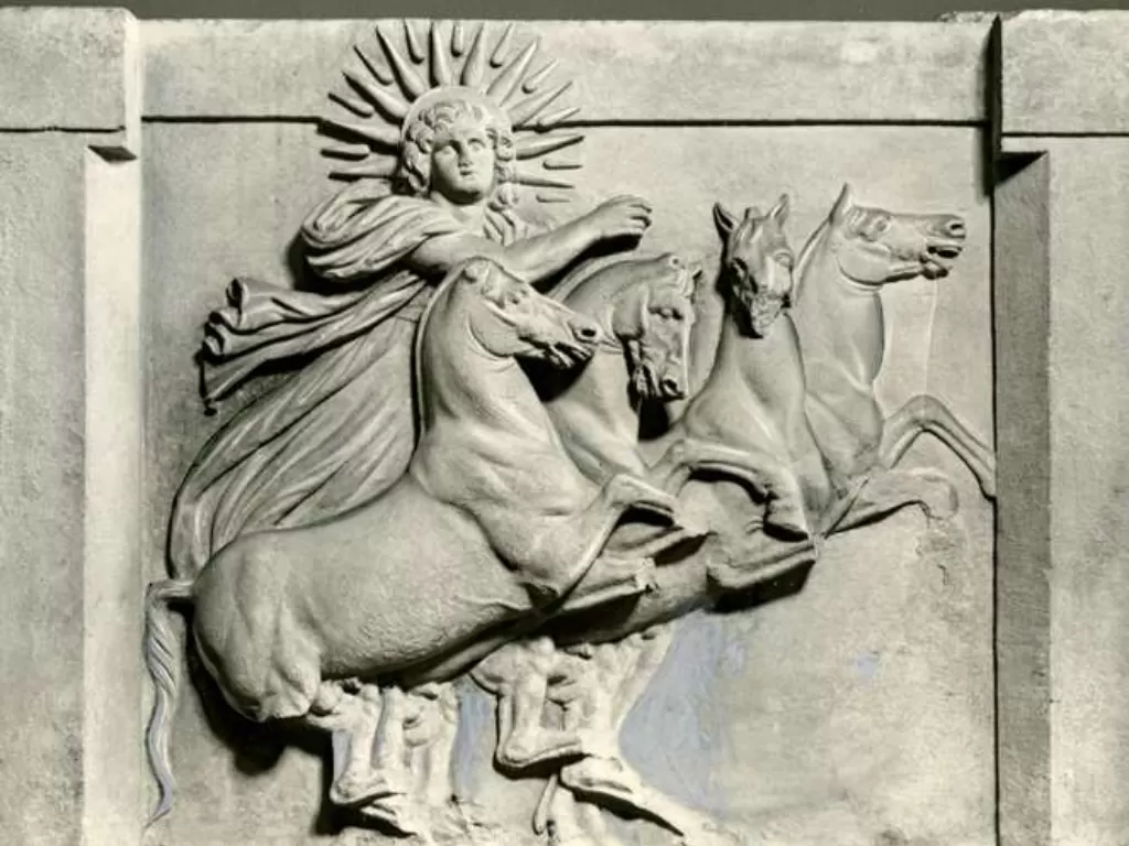 Helios dalam kereta kudanya, patung relief di Museum Negara Bagian Berlin. (britannica.com)