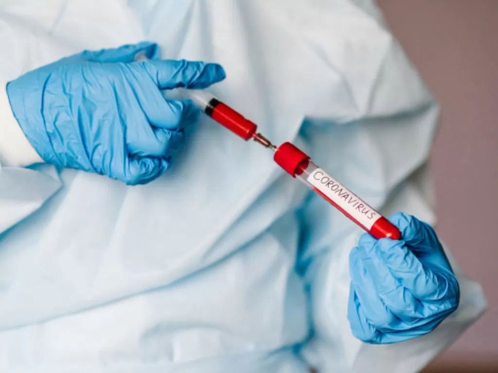 Ilustrasi penelitian terhadap sample darah orang yang terkena virus corona (freepik)