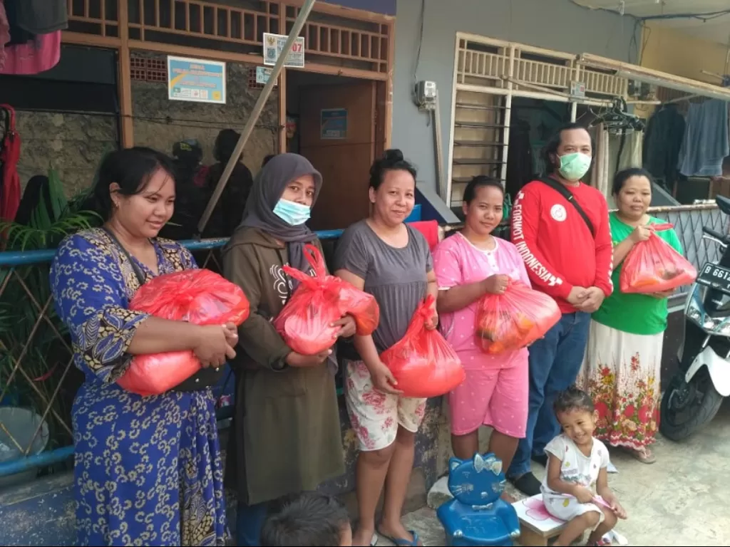 Keluarga kecil di Tangerang menerima donasi dari FORTWOT. (Dok.FORWOT)