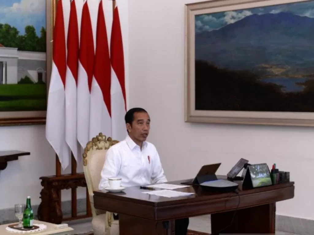 Presiden Joko Widodo dalam rapat terbatas melalui telekonferensi dari Istana Merdeka, Jakarta. (ANTARA/Biro Pers Sekretariat Presiden)