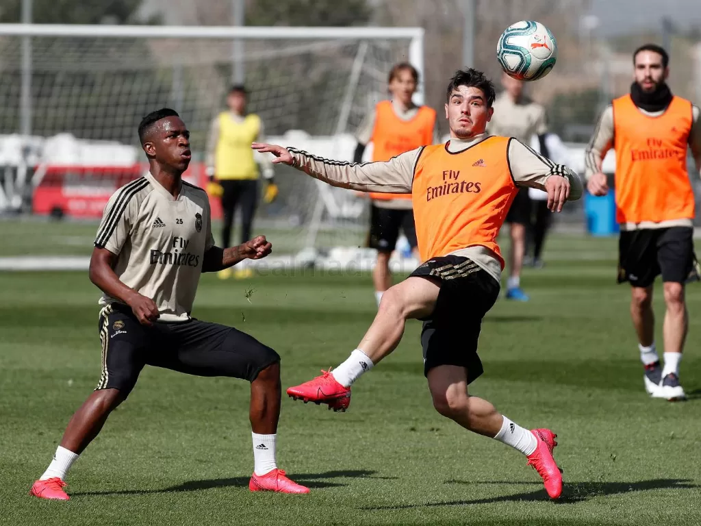 Skuat Real Madrid melakukan sesi training. (realmadrid.com)