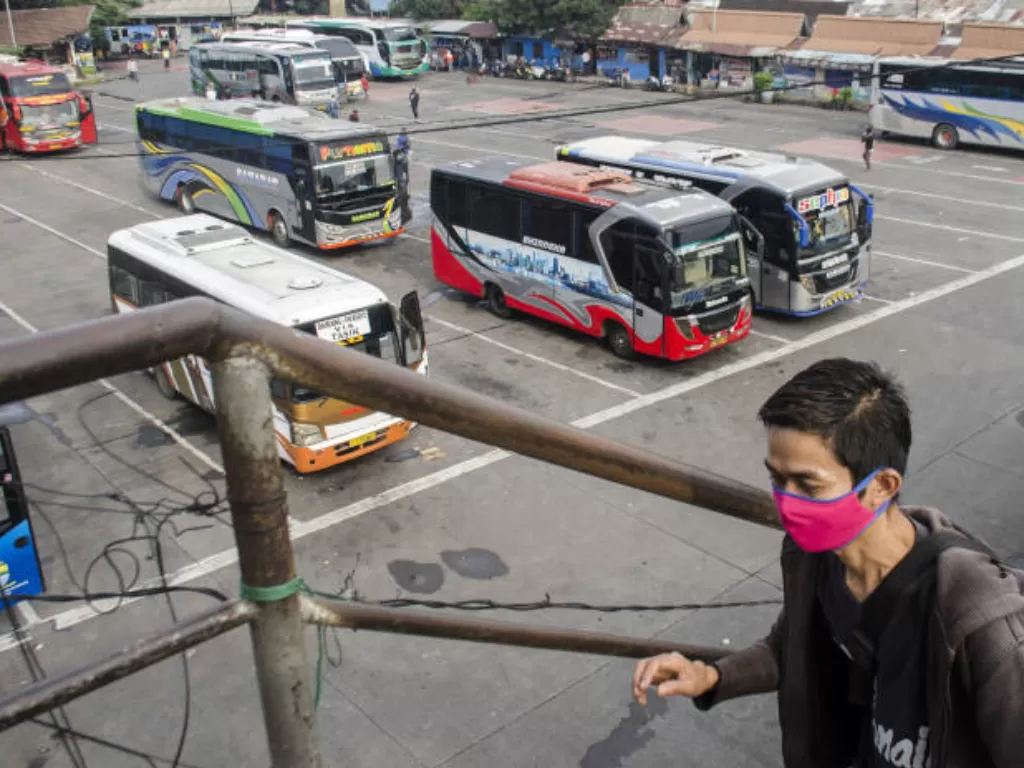 Ilustrasi suasana sejumlah bus di Terminal. (ANTARA FOTO/Novrian Arbi)