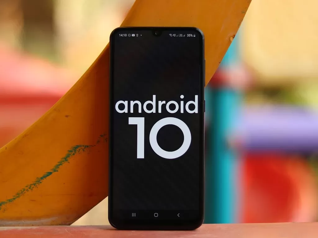 Ilustrasi smartphone dengan OS Android 10 (photo/SamMobile)