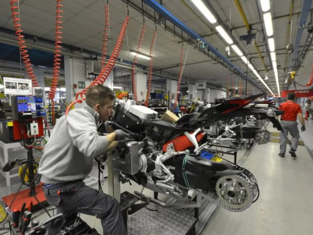 Ilustrasi proses perakitan motor Ducati di pabriknya di Italia. (Dok.Ducati)