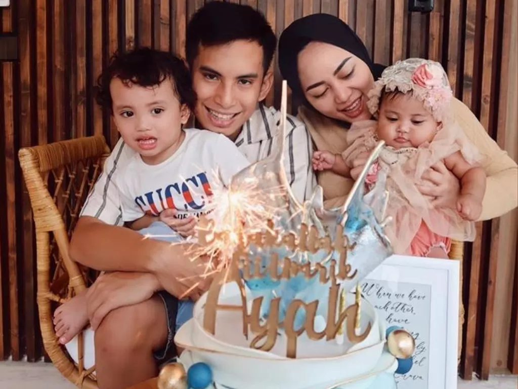 Foto bahagia Niko, Rachel Vennya dan anak-anaknya.(Instagram/@rachelalhakim)