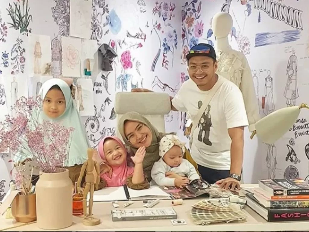 Ria Miranda dan keluarganya (Instagram/@riamiranda)