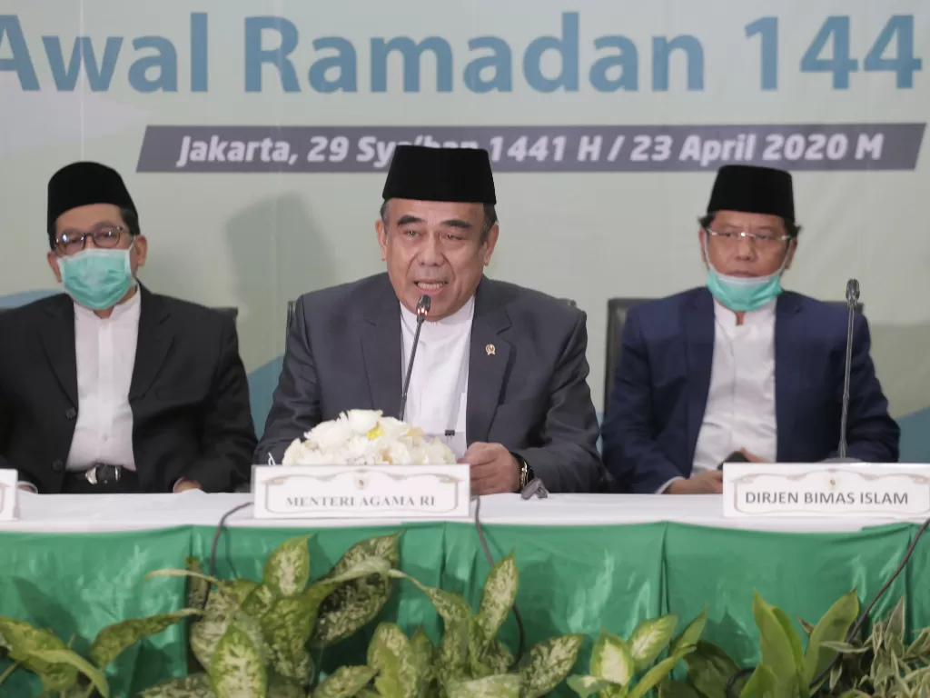 Menteri Agama Fahrur Rozi (tengah), Wakil Menteri Agama Zainut Tauhid (kiri), dan Dirjen Bimas Islam Kamaruddin Amin (kanan). (Foto ANTARAHumas Kemenag-Romadanyl)