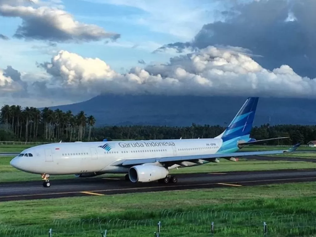 Pesawat Garuda Indonesia saat mendarat di salah satu bandara.(Instagram/@garuda.indonesia)