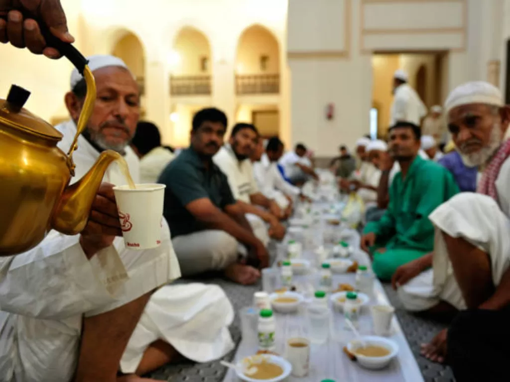 Ilustrasi suasana berbuka puasa bulan Ramadan (newmuslim.net)