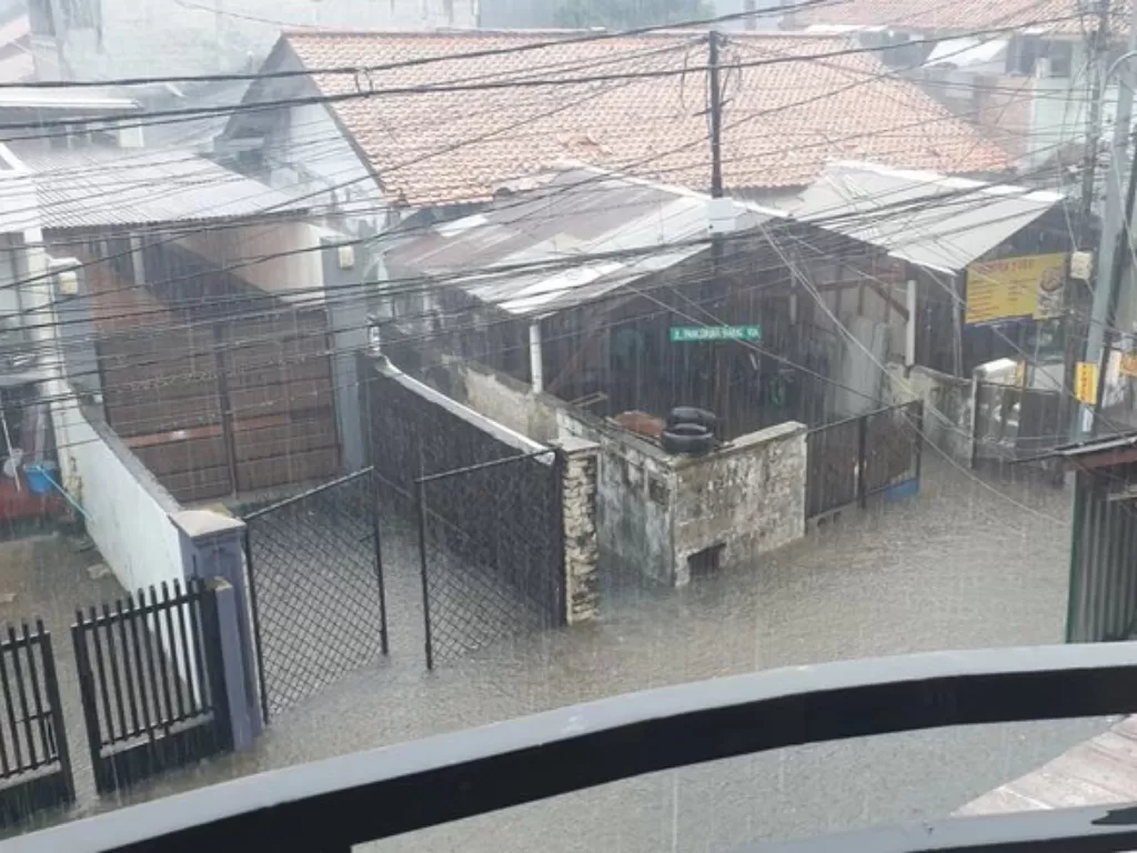Banjir di kawasan Jakarta Selatan. (Foto: Twitter @TMCPoldaMetro)