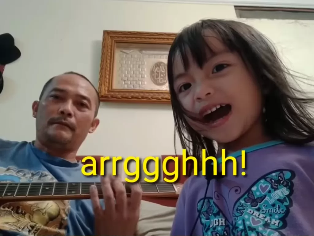 Balita imut asal Malaysia cover lagu metal 'Killing in the Name' dari Rage Against The Machine dipuji Tom Morello, sang pencipta lagu. (Youtube/Paradigmaestro).