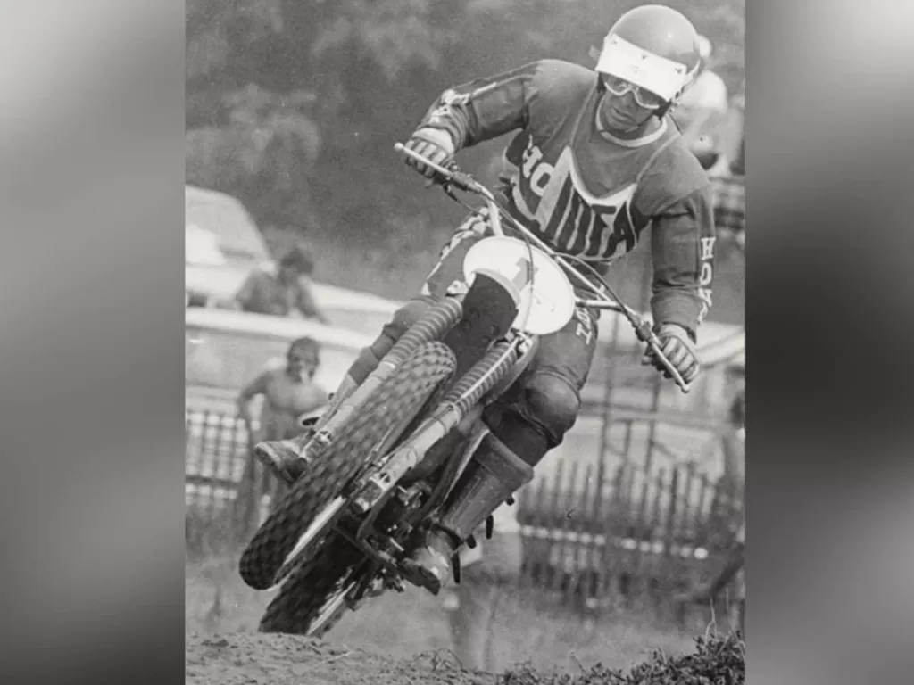 Pembalap motocross, Marty Smith saat beraksi di arena balap. (Dok. RideApart)
