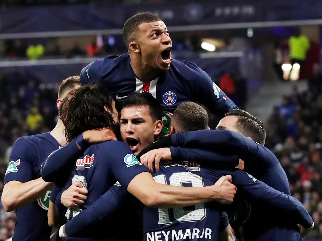 Skuat Paris Saint-Germain melakukan selebrasi gol. (REUTERS/Benoit Tessier)