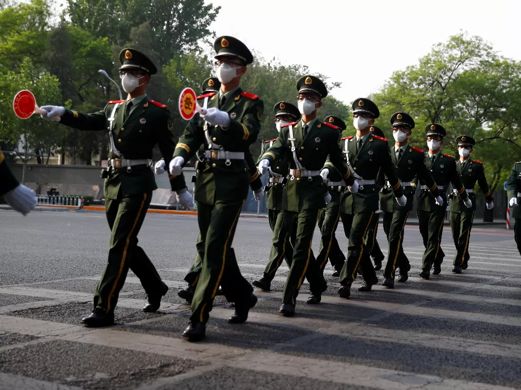 Aparat militer Tiongkok (REUTERS/Thomas Peter)