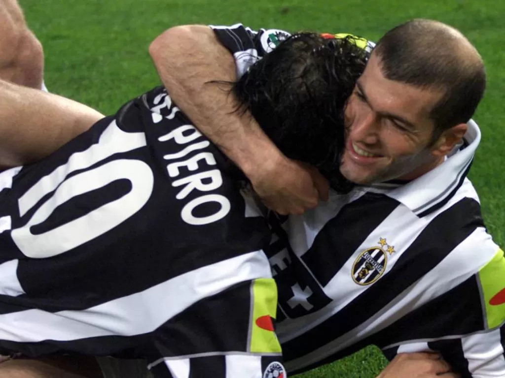 Zinedine Zidane dan Del Piero saat masih bermain untuk Juventus. (REUTERS)