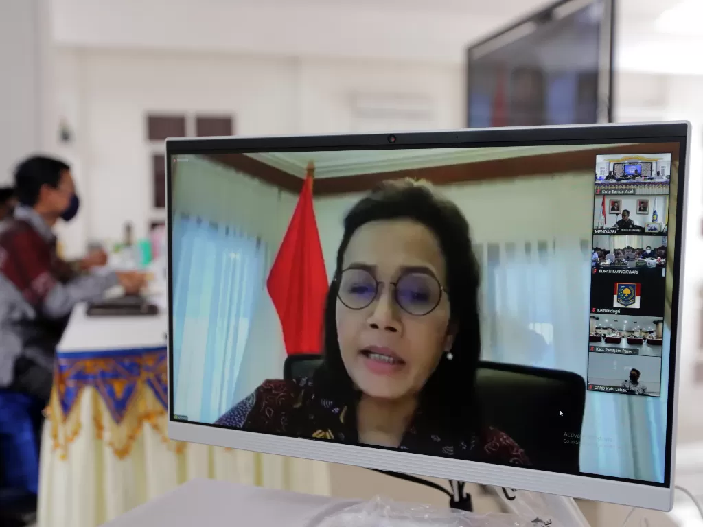 Menteri Keuangan Sri Mulyani Indrawati menyampaikan pemaparan melalui video confenrence. (ANTARA/Irwansyah Putra)