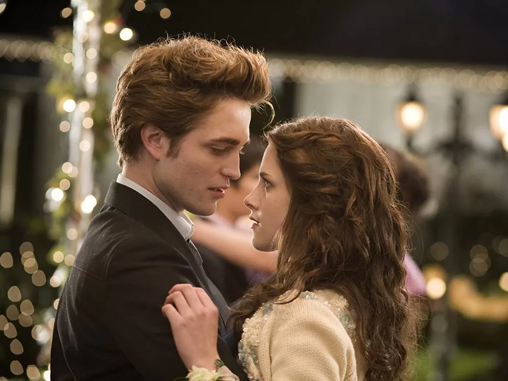 Kristen Stewart dan Robert Pattinson dalam Twilight (2008). (IMDb)