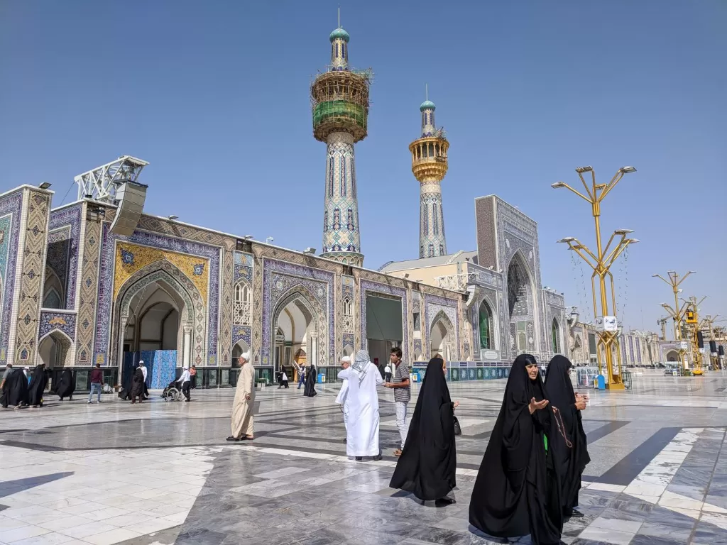 Ilustrasi warga Iran tengah berada di salah satu masjid. (Middle East Eye)