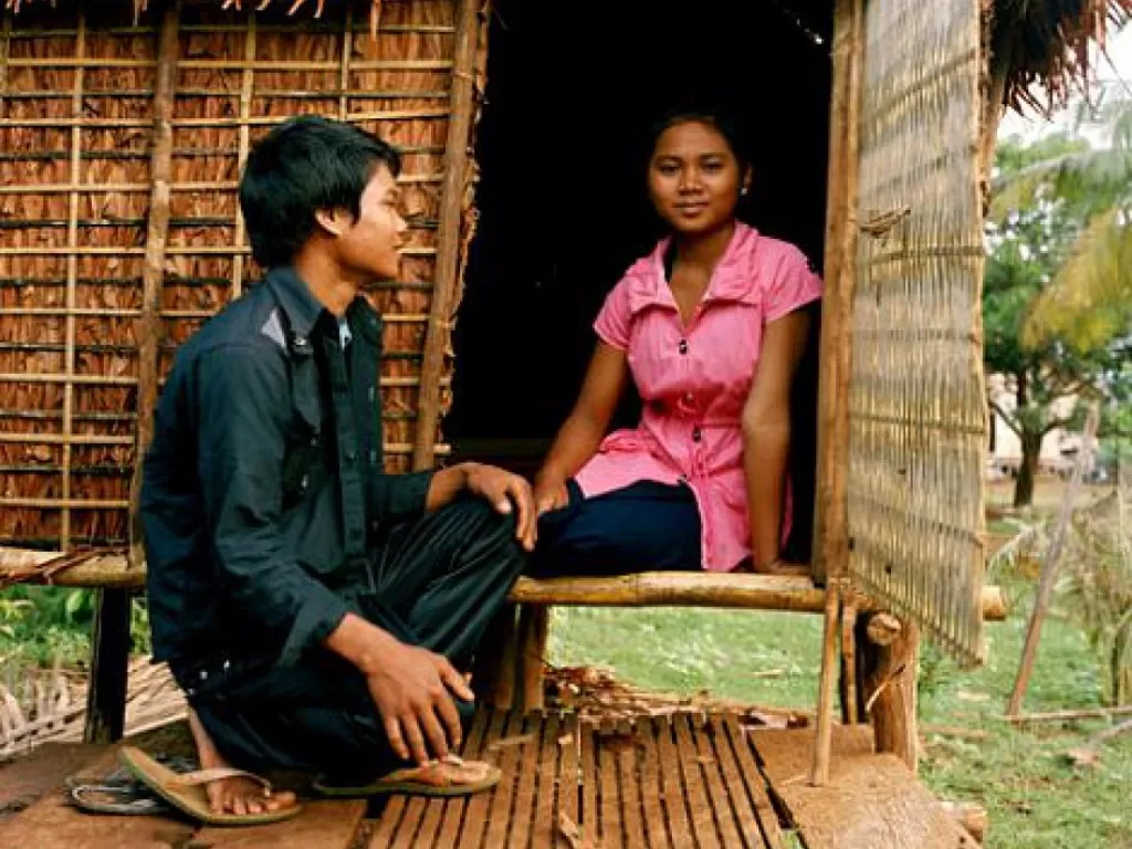 Ilustrasi wanita dan pria suku Kreung di pondok cinta. (unored.tv)