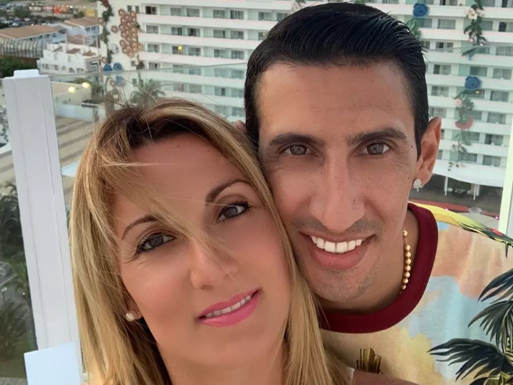 esepak bola Angel Di Maria bersama Istrinya. (Instagram/jorgelinacardoso26)