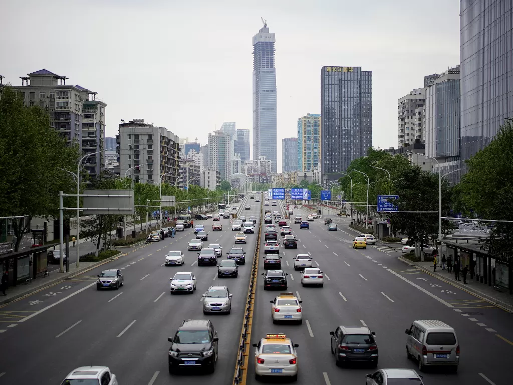 Lalu lintas kota Wuhan kembali normal setelah meredanya wabah virus corona. (REUTERS/Aly Song)