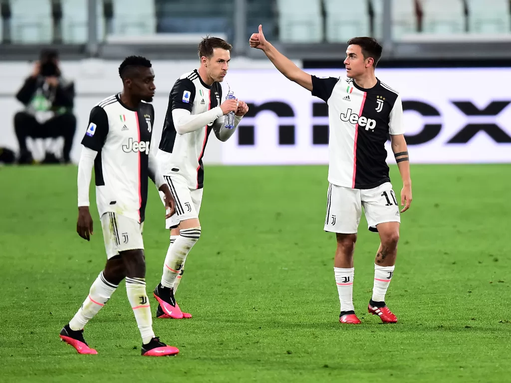 Para pemain Juventus melakukan selebrasi gol. (REUTERS/Massimo Pinca)