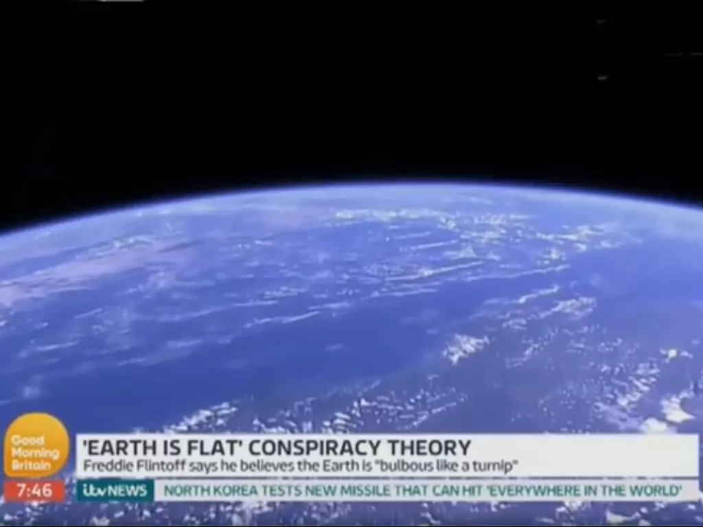 Astronot ini tunjukkan foto yang diambilnya sendiri dari luar angkasa. (Screenshot Good Morning Britain)