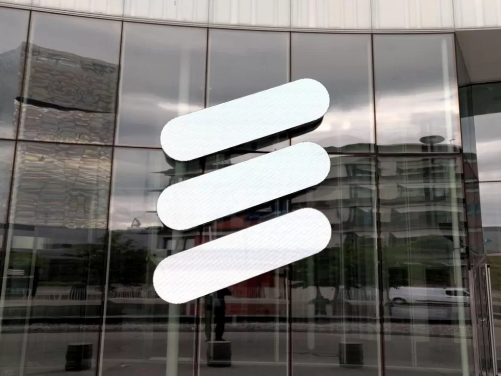 Logo perusahaan Ericsson (photo/REUTERS/Olof Swahnberg)