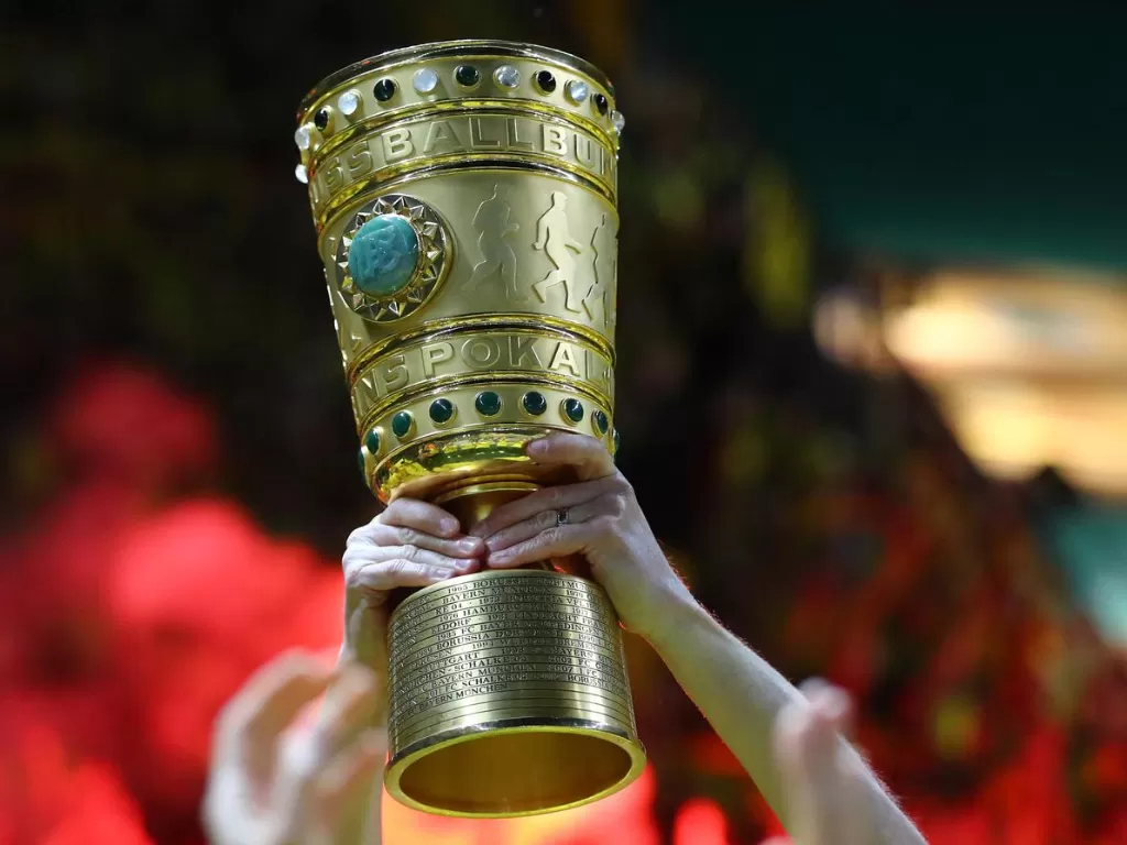 Trofi Piala Jerman. (Reuters/Kai Pfaffenbach)