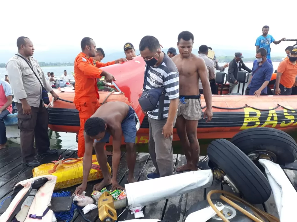 Bangkai pesawat MAF yang jatuh di Danau Sentani Papua (Dok Humas Polda Papua)
