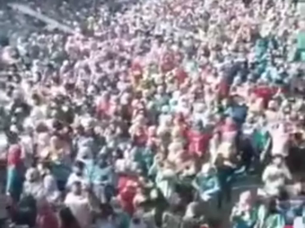 Cuplikan video ribuan buruh pabrik garmen di Sukabumi saat berdemo memprotes pembayaran THR dicicil. (Istimewa)