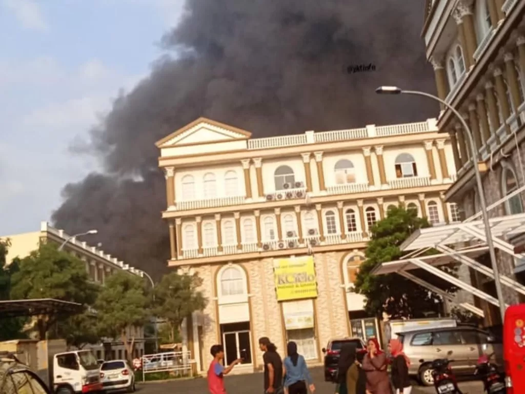 Kebakaran di Jakarta Barat (Instagram/@jktinfo)