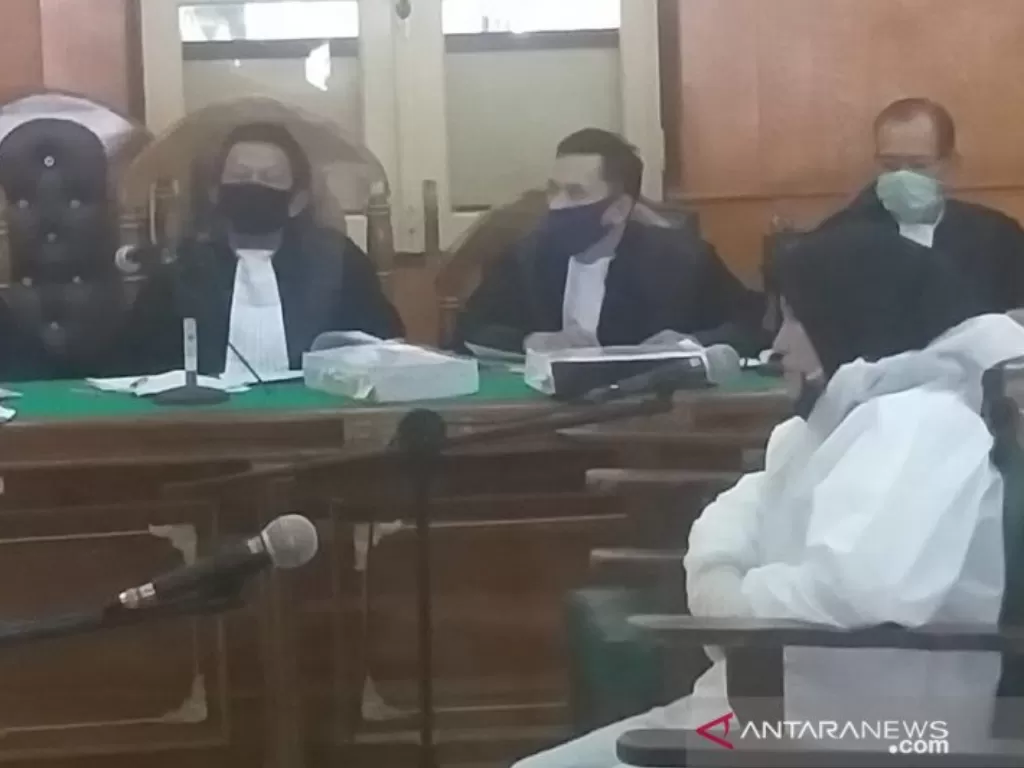 Terdakwa Zuraida Hanum (41) memberikan keterangan di Pengadilan Negeri (PN) Medan. (ANTARA/Munawar)