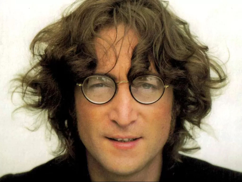 John Lennon 'The Beatles' (authenticmedicine.com)
