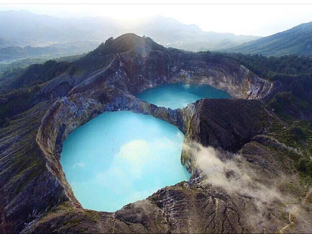 Danau Kelimutu di Pulau Flores. (Instagram/@dedycono)