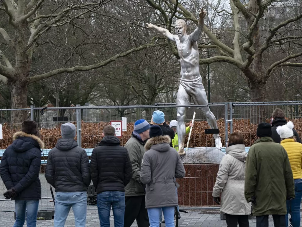 Patung Zlatan Ibrahimovic di Malmo, Sweden. (REUTERS)