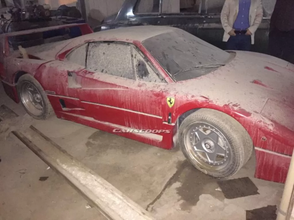 Salah satu foto koleksi  Ferrari F40 milik putra Saddam Hussein. (Dok.Carscoops)