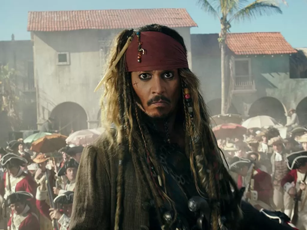Johnny Depp dalam Pirates of the Caribbean: Dead Men Tell No Tales (2017)