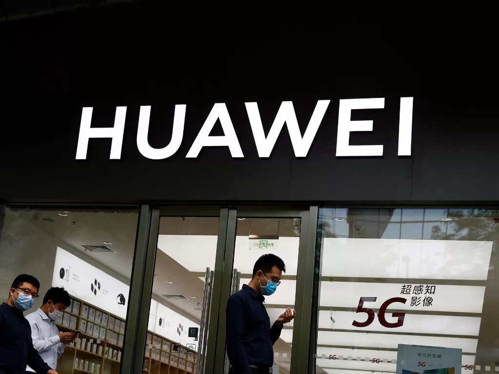Salah satu toko Huawei di Tiongkok (photo/REUTERS/Thomas Peter)