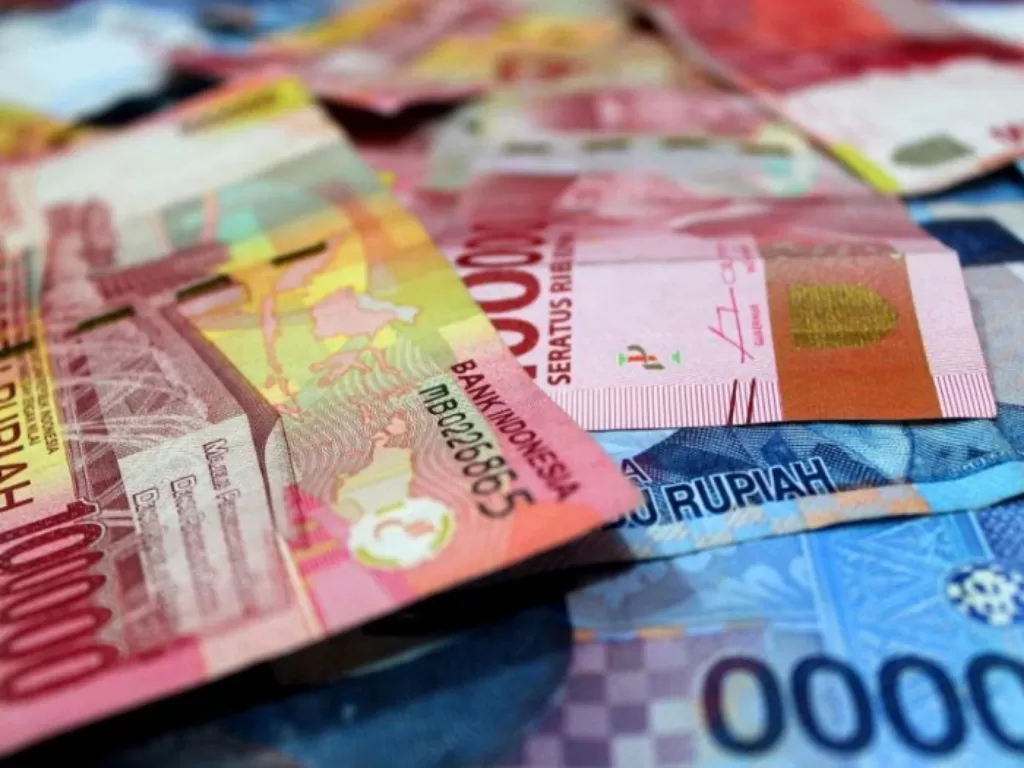 Ilustrasi uang gaji dan THR (Pixabay)