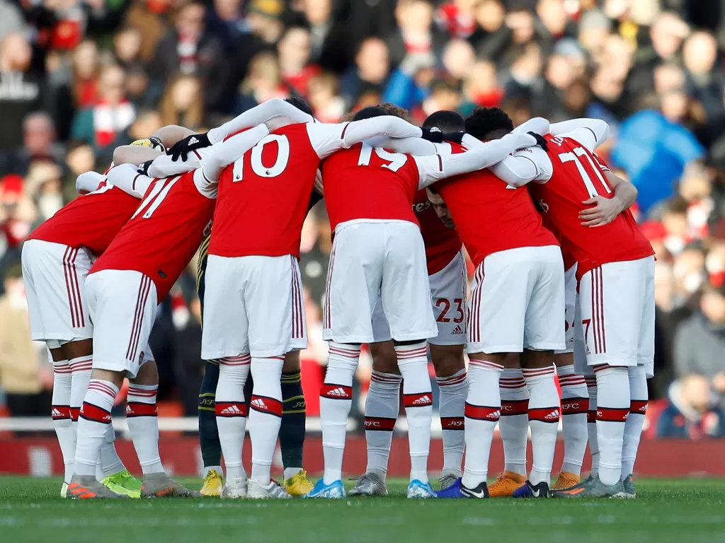 Ilustrasi Liga Inggris : Skuat Arsenal sebelum bertanding. (REUTERS/Peter Nicholls)