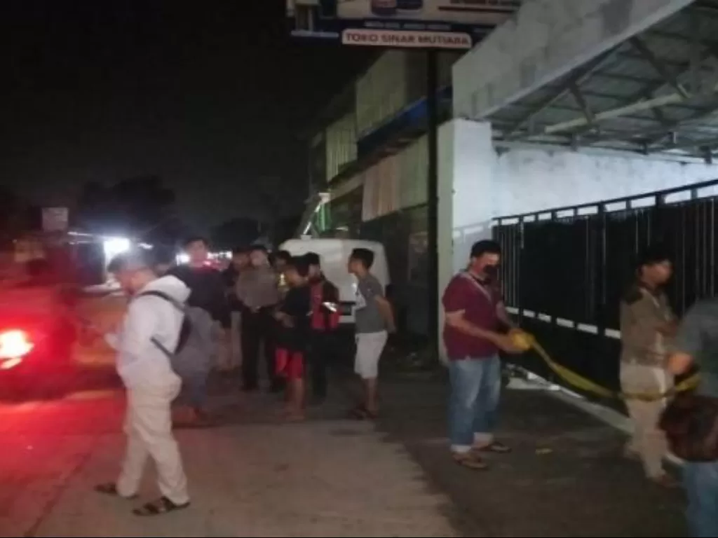 Kondisi kantor yang dibobol perampok bersenpi di Serang, Banten. (Dok. Humas Polda Banten)