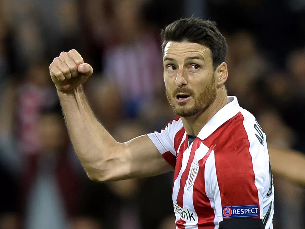Striker Athletic Bilbao, Aritz Aduriz memutuskan pensiun dari sepak bola. (REUTERS/Vincent West)