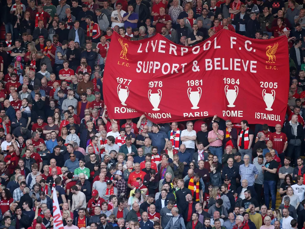 Fans Liverpool. (REUTERS/Carl Recine)