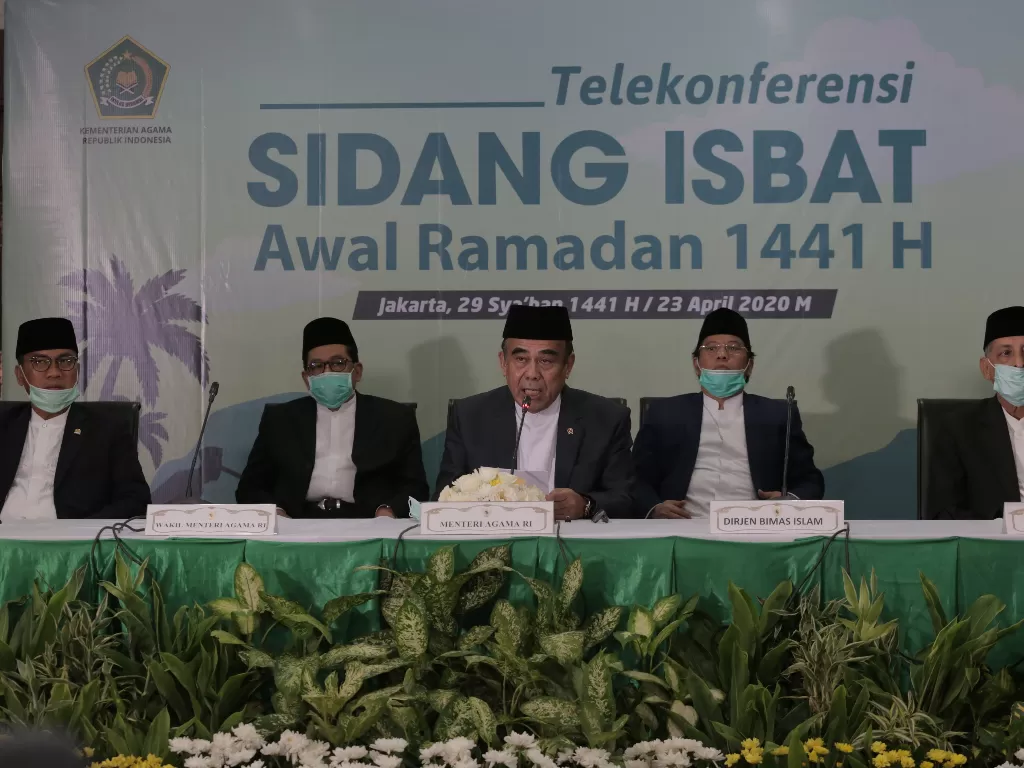 Menteri Agama Fahrur Rozi (tengah), menyampaikan hasil Sidang Isbat penentuan awal Ramadhan 1441 Hijriah, Jakarta, Kamis (23/4/2020). (Dok. Humas Kemenag)