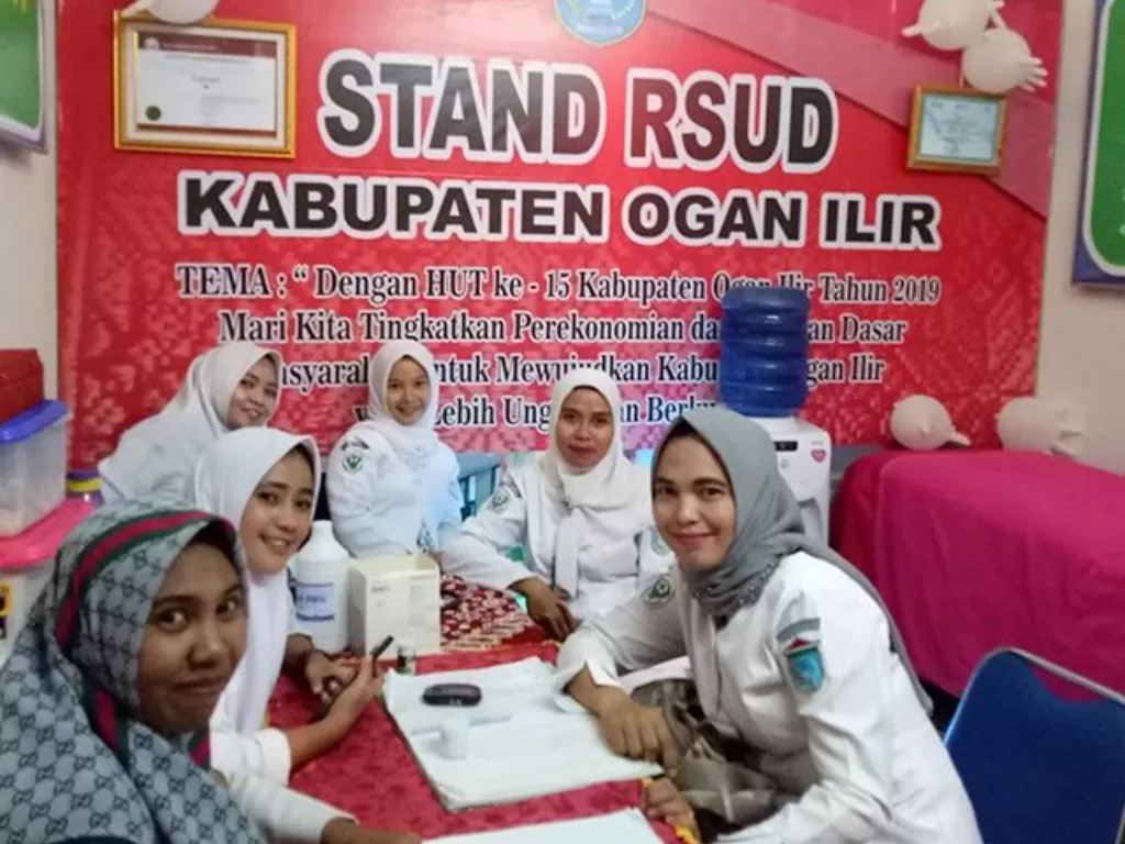 Sejumlah tenaga medis RSUD Ogan Ilir berfoto bersama. (Instagram/RSUD Ogan Ilir)
